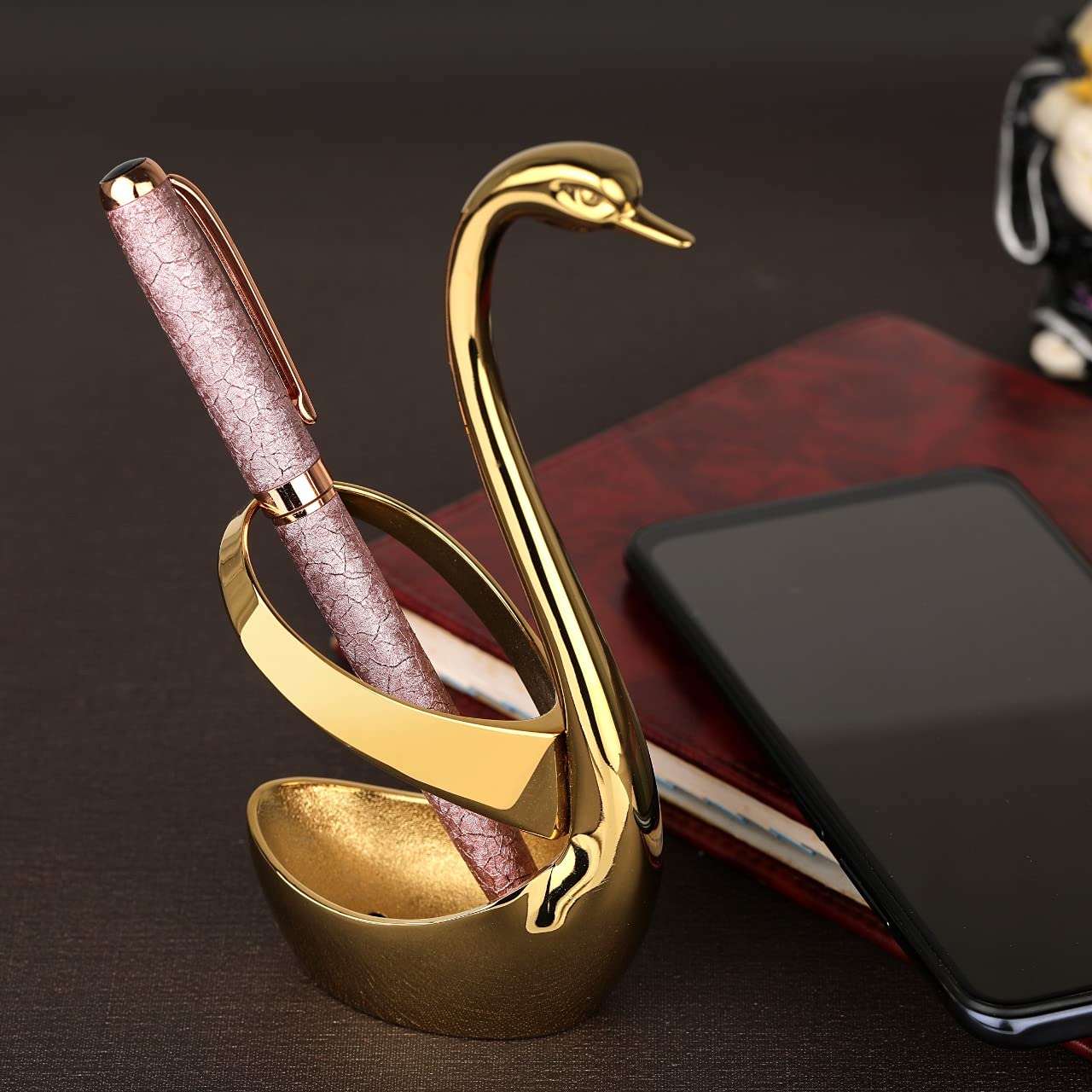Qeyra Cubes (CA - 006) Swan Gold Pvd Pen Stand With Pen (1 Nos.) | Elegant Office Tabletop Accessory | Stylish Stationery Holder | Ideal for Corporate Gifts & Premium Packing (Stand & 1 Pen)- Gold PVD