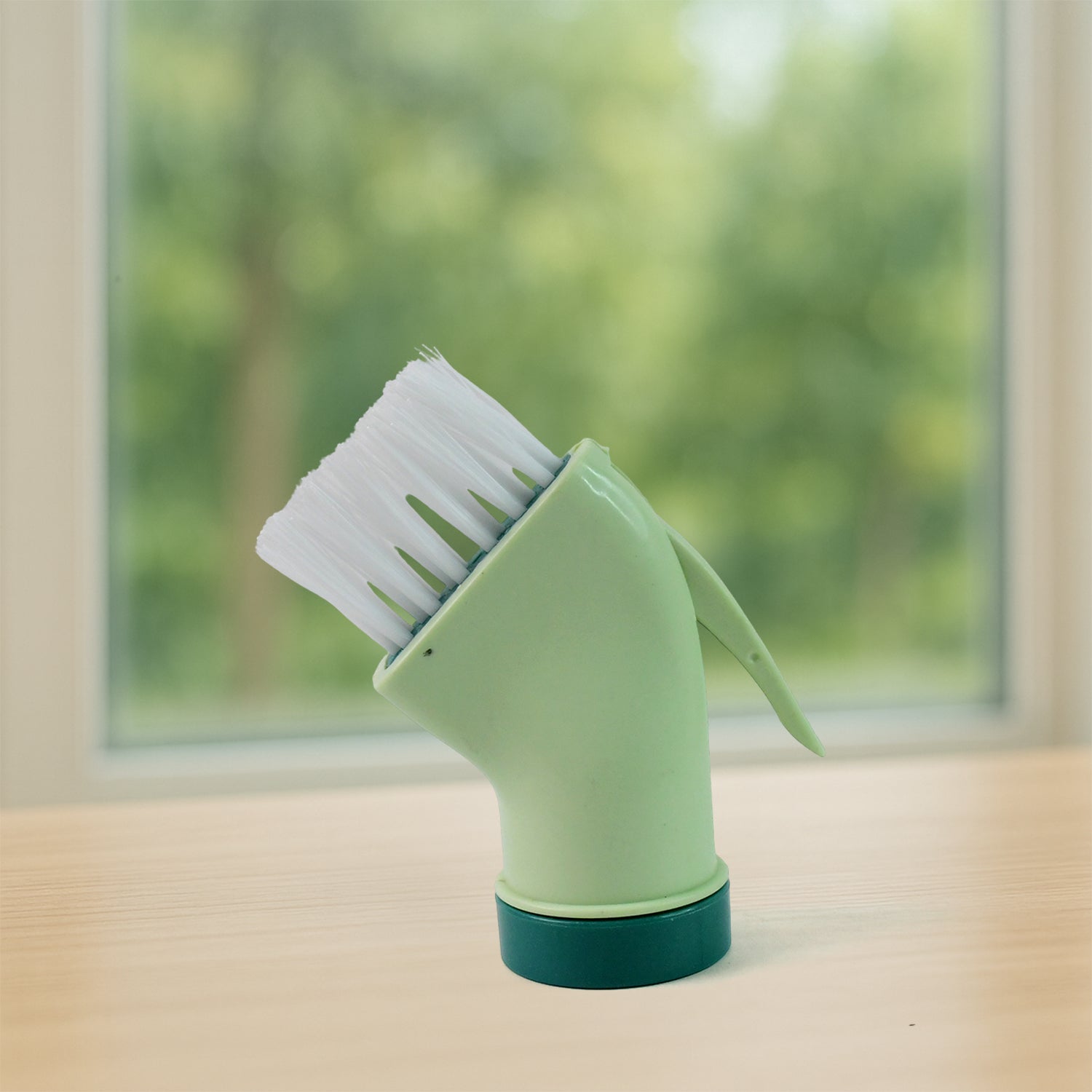 Multipurpose Bottle-connectable Cleaning Brush With Built-in Scraper (1 Pc)